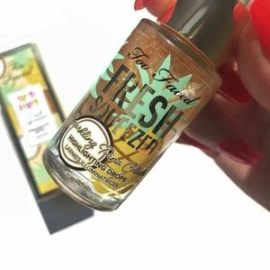 Too Faced highlighting drops piña colada glitter